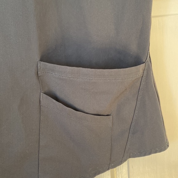 Sketchers Vitality 3 Pocket Virtual V-Neck Drawstring Pants Set Charcoal Gray - Picture 13 of 16